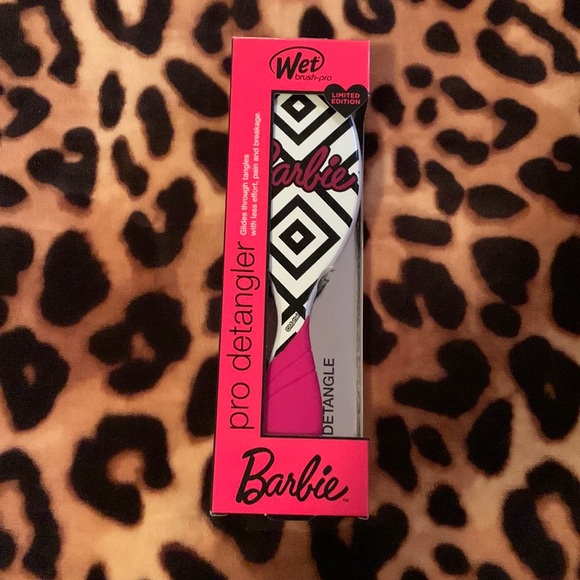 Barbie Other - Barbie wet brush limited edition